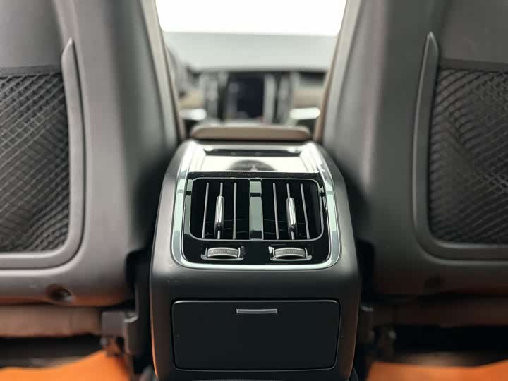 Фото 9 - Volvo S90