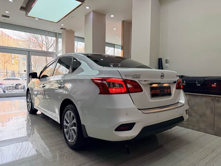 Фото 4 - Nissan Sylphy