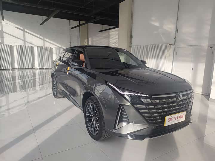 Фото 2 - Changan UNI-Z Hybrid