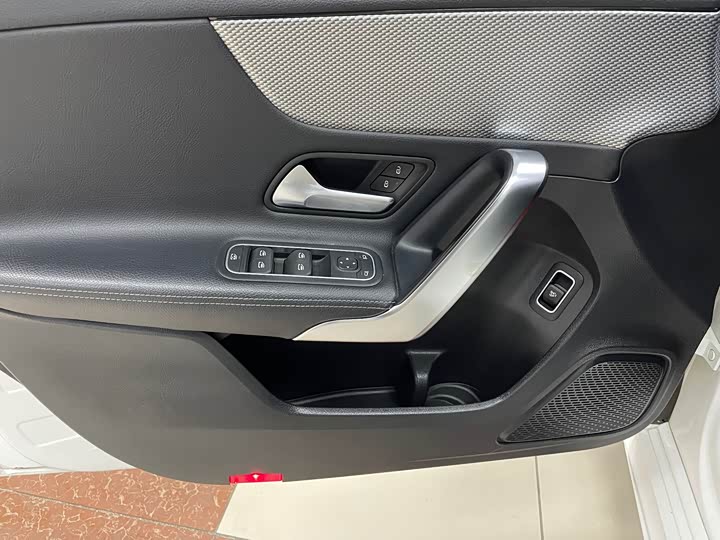 Фото 8 - Mercedes-Benz A-Class