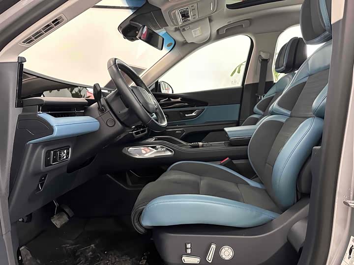 Фото 7 - Lincoln Nautilus