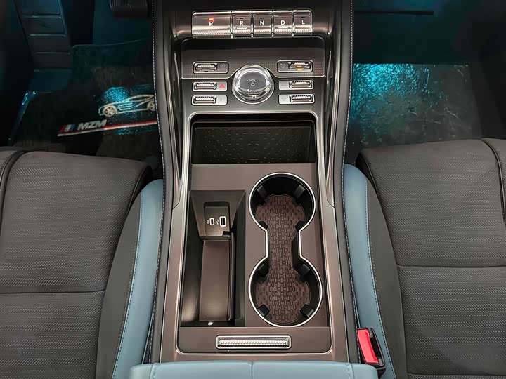 Фото 9 - Lincoln Nautilus