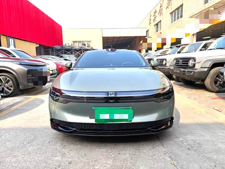 Фото 2 - Zeekr 007