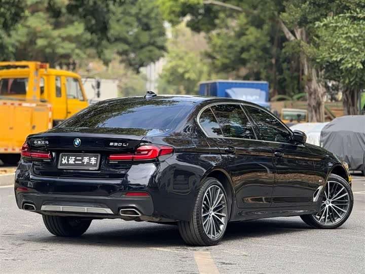 Фото 2 - BMW 5 Series