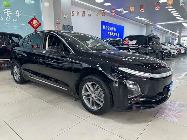 Фото 4 - Hongqi E-QM5