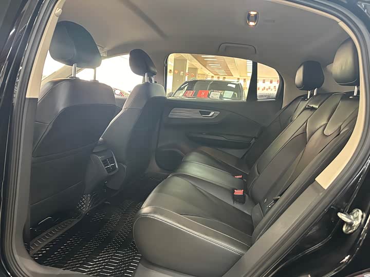 Фото 6 - Hongqi E-QM5