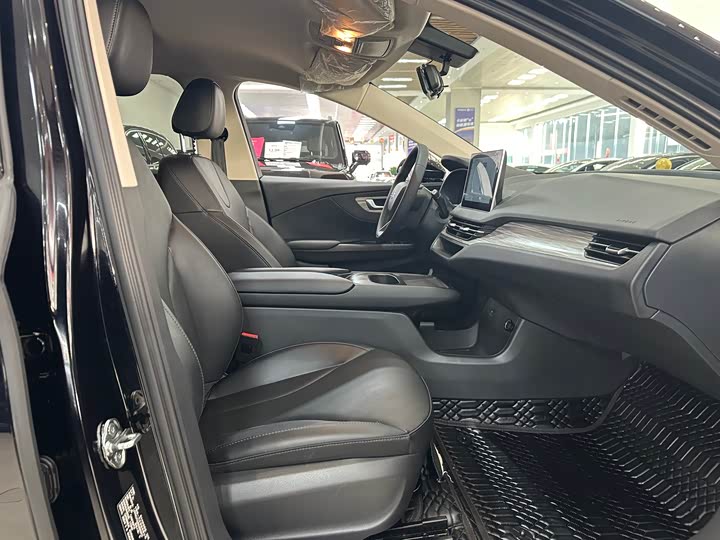 Фото 7 - Hongqi E-QM5