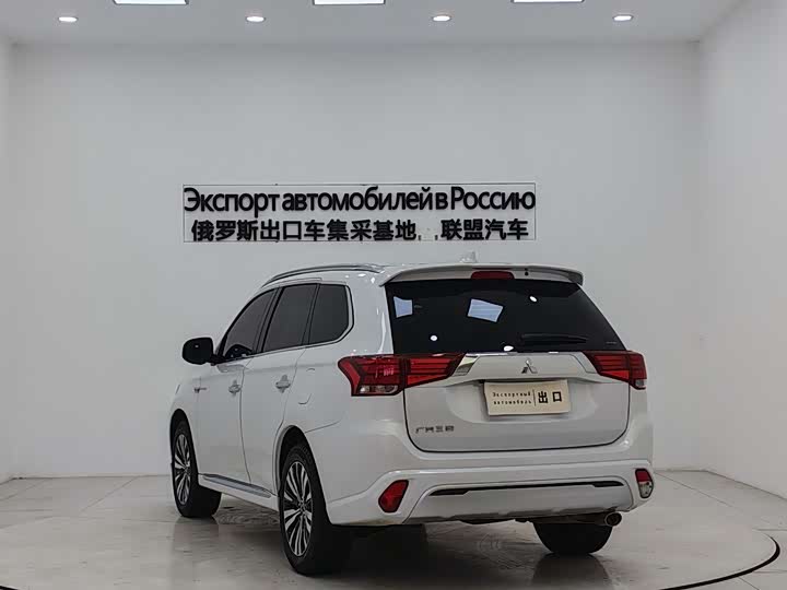 Фото 4 - Mitsubishi Outlander