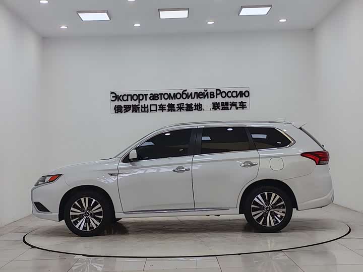 Фото 6 - Mitsubishi Outlander