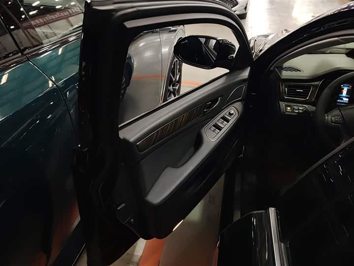 Фото 7 - Hongqi H7