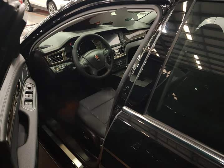 Фото 9 - Hongqi H7