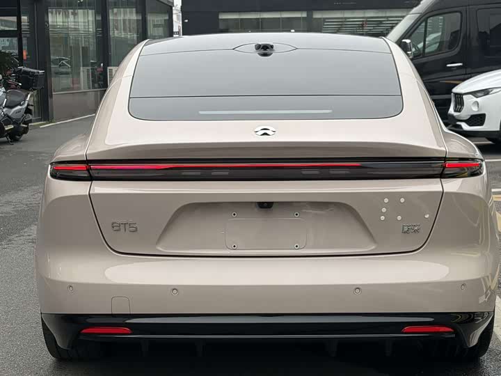 Фото 3 - Nio ET5