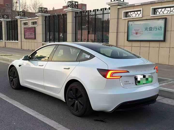 Фото 9 - Tesla Model 3