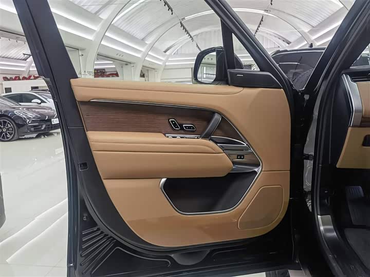 Photo 6 - Land Rover Range Rover