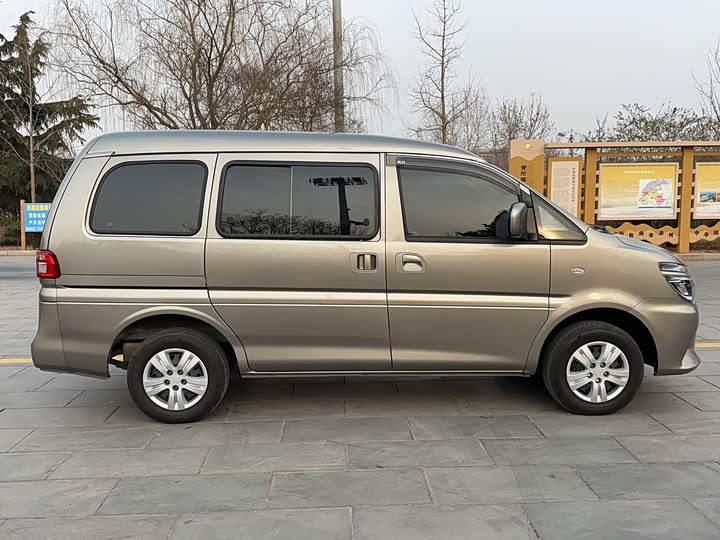 Photo 7 - Dongfeng Forthing Lingzhi M5