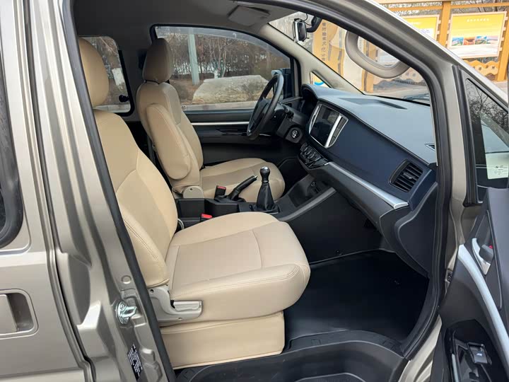 Photo 9 - Dongfeng Forthing Lingzhi M5