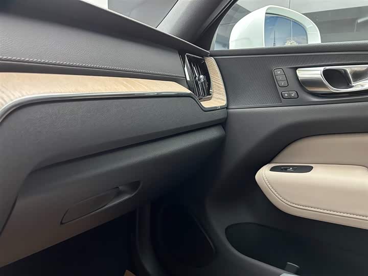 Фото 6 - Volvo XC60