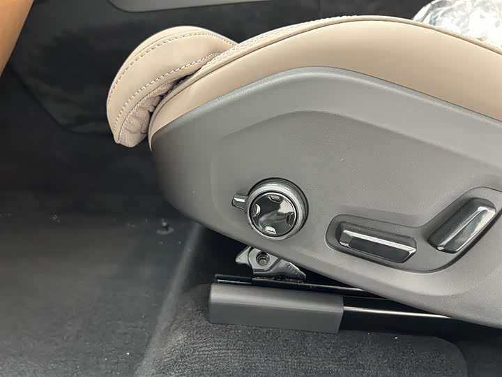 Фото 8 - Volvo XC60