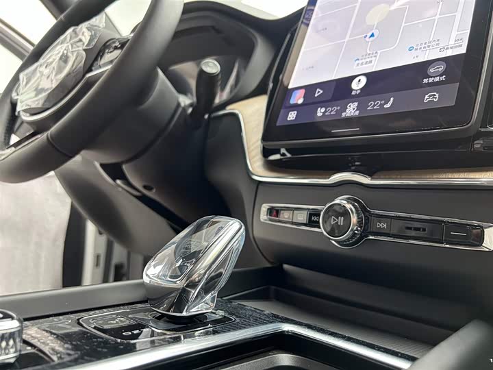 Фото 9 - Volvo XC60