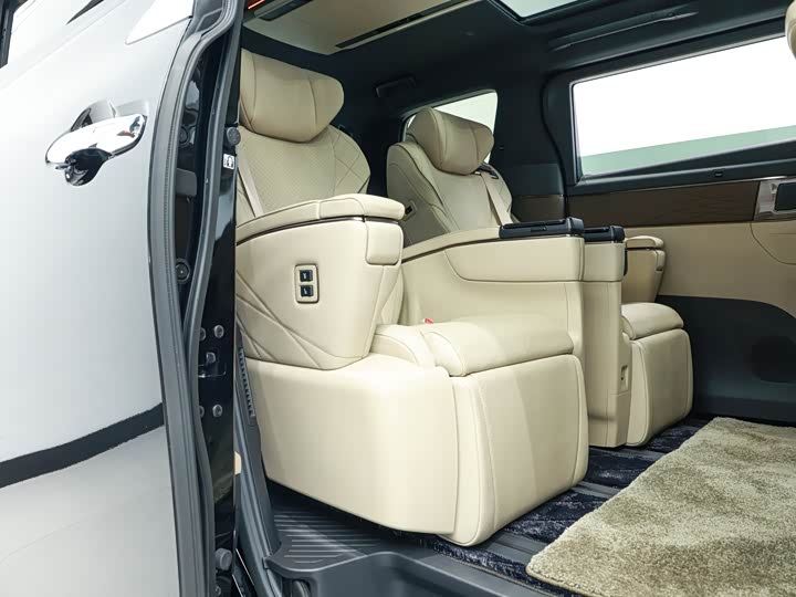 Фото 9 - Toyota Vellfire