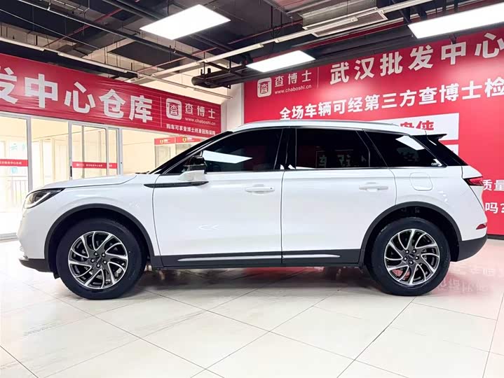 Фото 4 - Lincoln Corsair