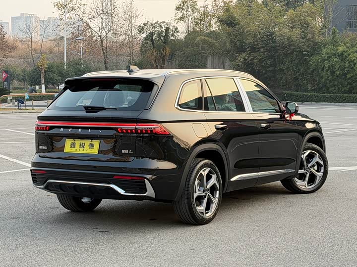 Фото 9 - Geely Monjaro