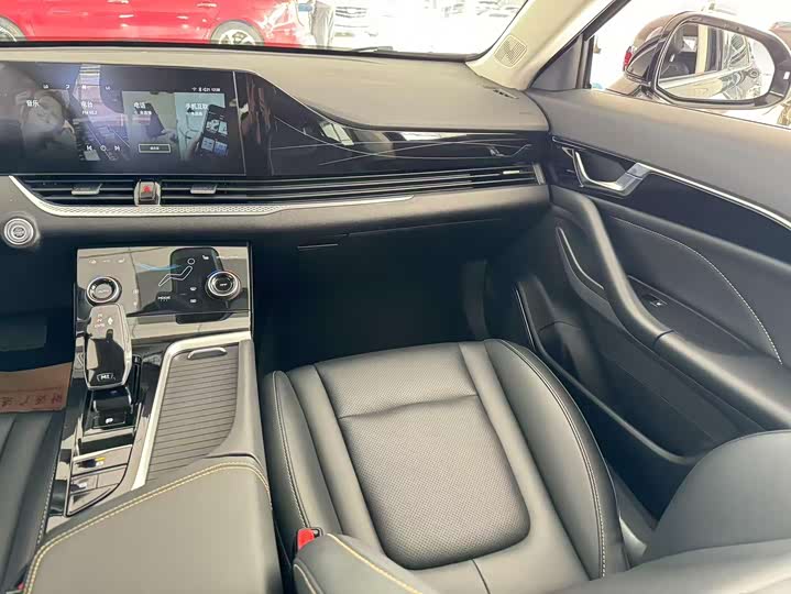 Фото 7 - Bestune B70