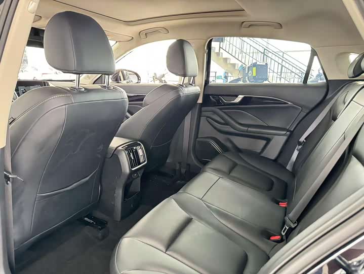 Фото 9 - Bestune B70