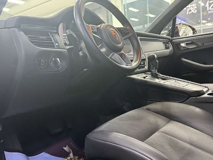 Фото 8 - Porsche Macan