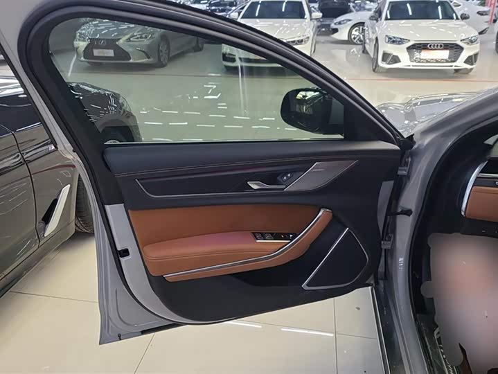 Photo 7 - Jaguar XF L