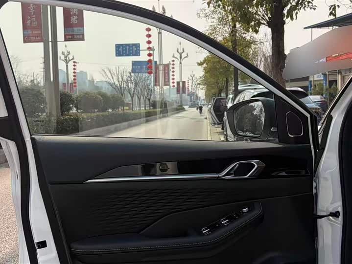 Photo 7 - Geely Coolray