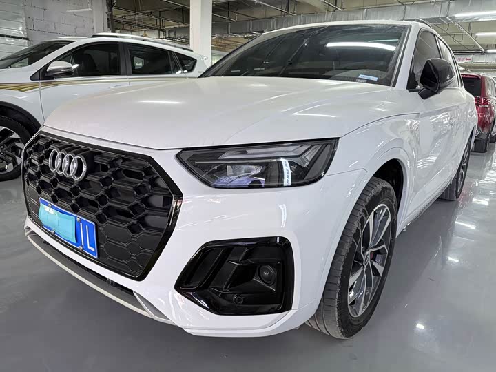 Фото 1 - Audi Q5L