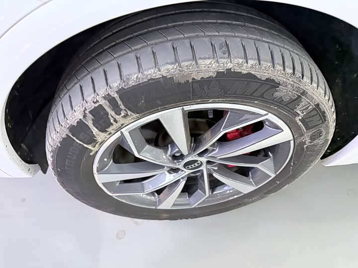 Фото 5 - Audi Q5L