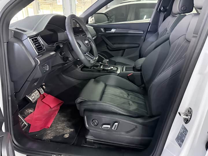 Фото 8 - Audi Q5L