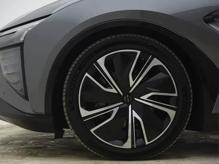 Фото 7 - HiPhi X