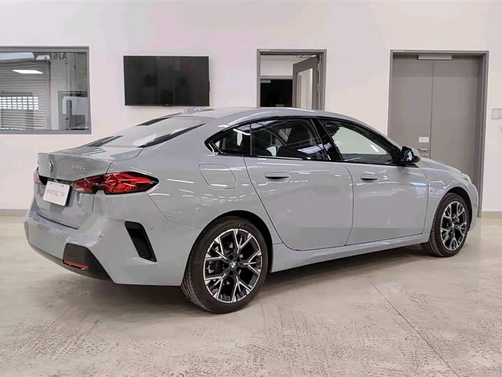 Photo 3 - BMW 2 Series