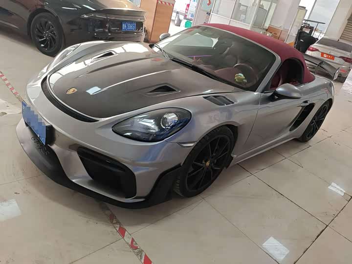 Фото 1 - Porsche 718