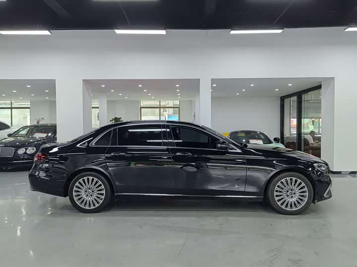 Photo 4 - Mercedes-Benz E-Class