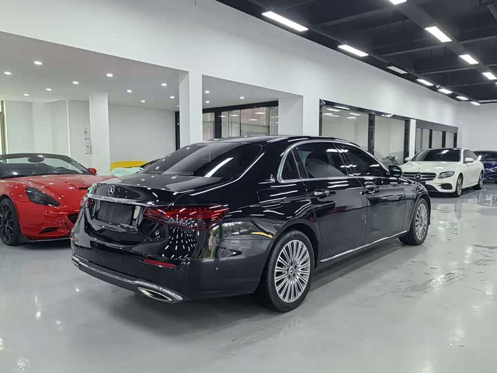 Photo 5 - Mercedes-Benz E-Class