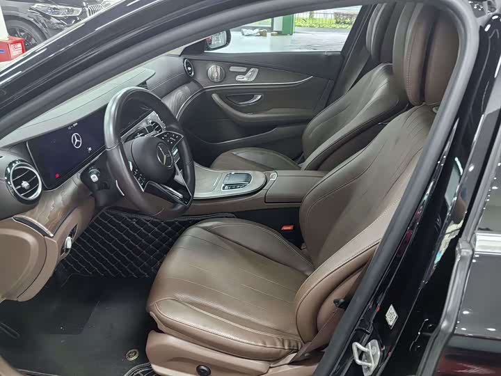 Photo 8 - Mercedes-Benz E-Class