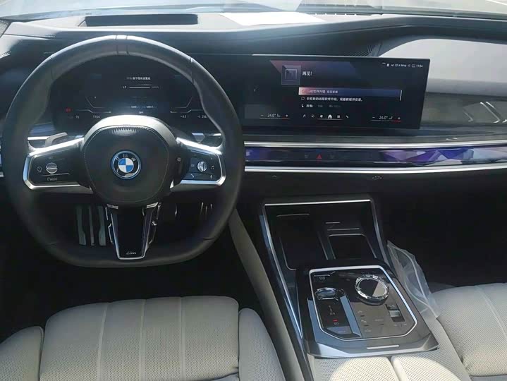 Фото 5 - BMW i7