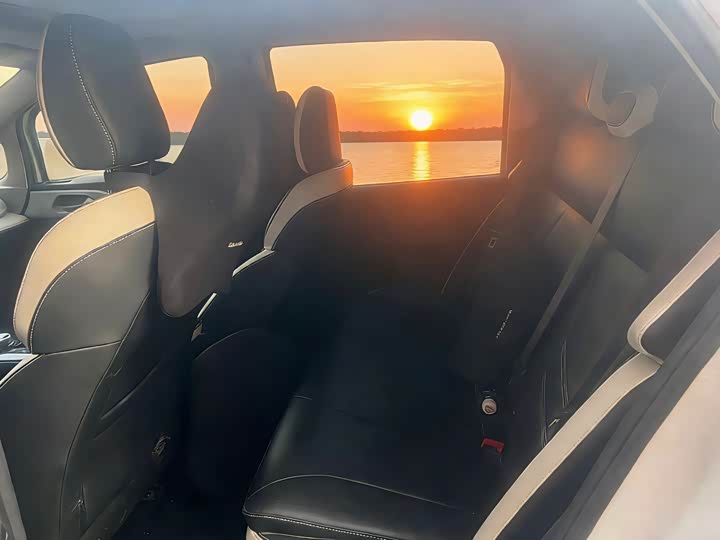 Фото 4 - Geely Geometry E Firefly