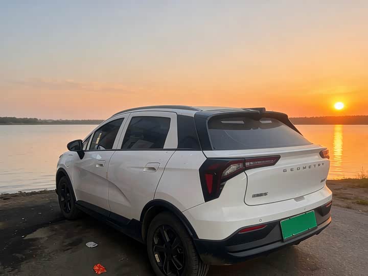 Фото 7 - Geely Geometry E Firefly