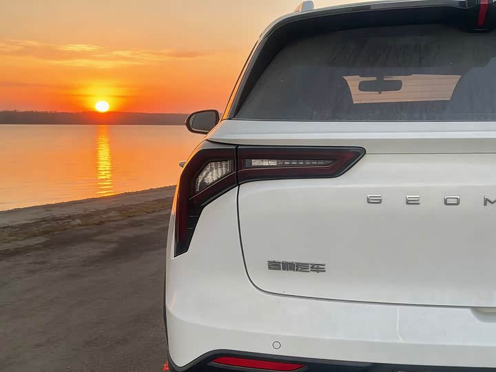 Фото 8 - Geely Geometry E Firefly