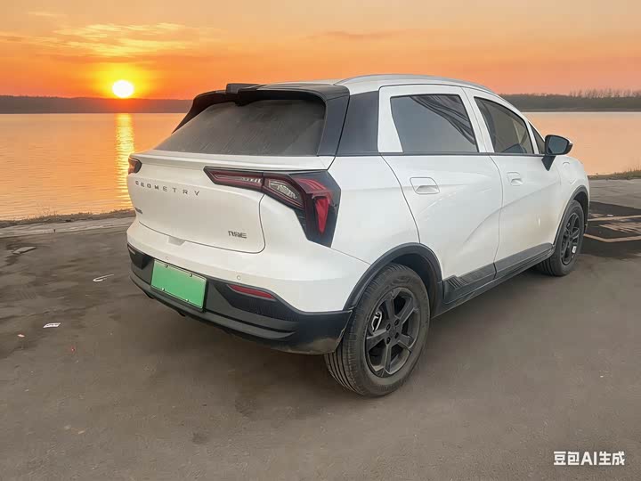 Фото 9 - Geely Geometry E Firefly