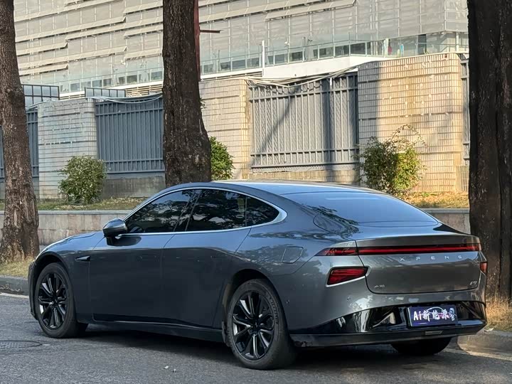 Фото 4 - XPeng P7