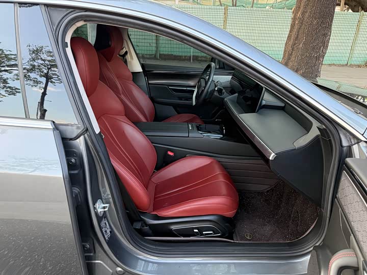 Фото 8 - XPeng P7