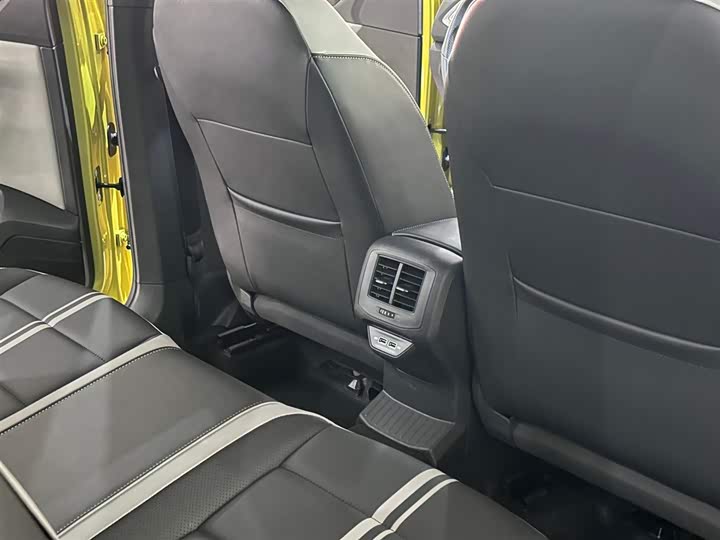 Фото 9 - Volkswagen T-Roc