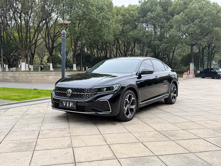 Photo 1 - Volkswagen Passat