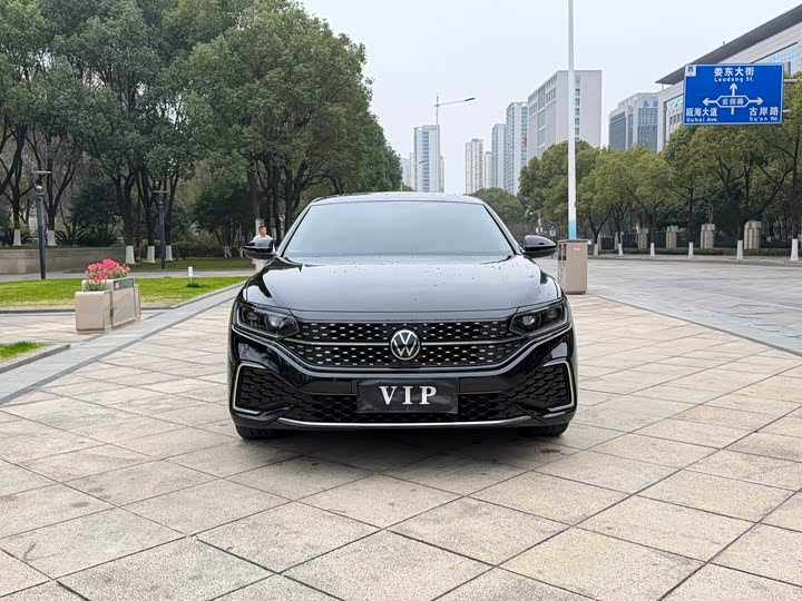 Photo 2 - Volkswagen Passat